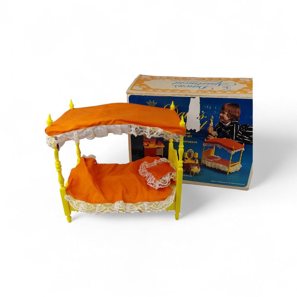 Vintage Topper Dawn Doll Apartment Canopy Bed And Box